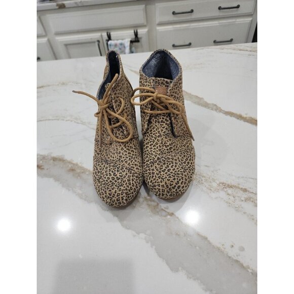 Toms Womens Kayla Desert Wedge Booties Animal Print Suede Lace Up W6 - Picture 1 of 7